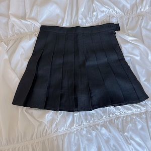 Black pleated mini skirt